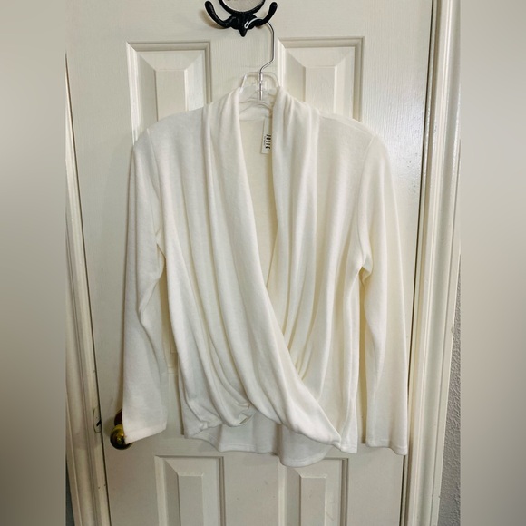 Jolie Sweaters - NWOT F21 Ivory Sweater MUST BUNDLE